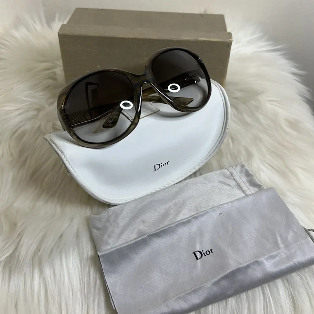💯Authentic Dior  Sunglasses with Case🍀